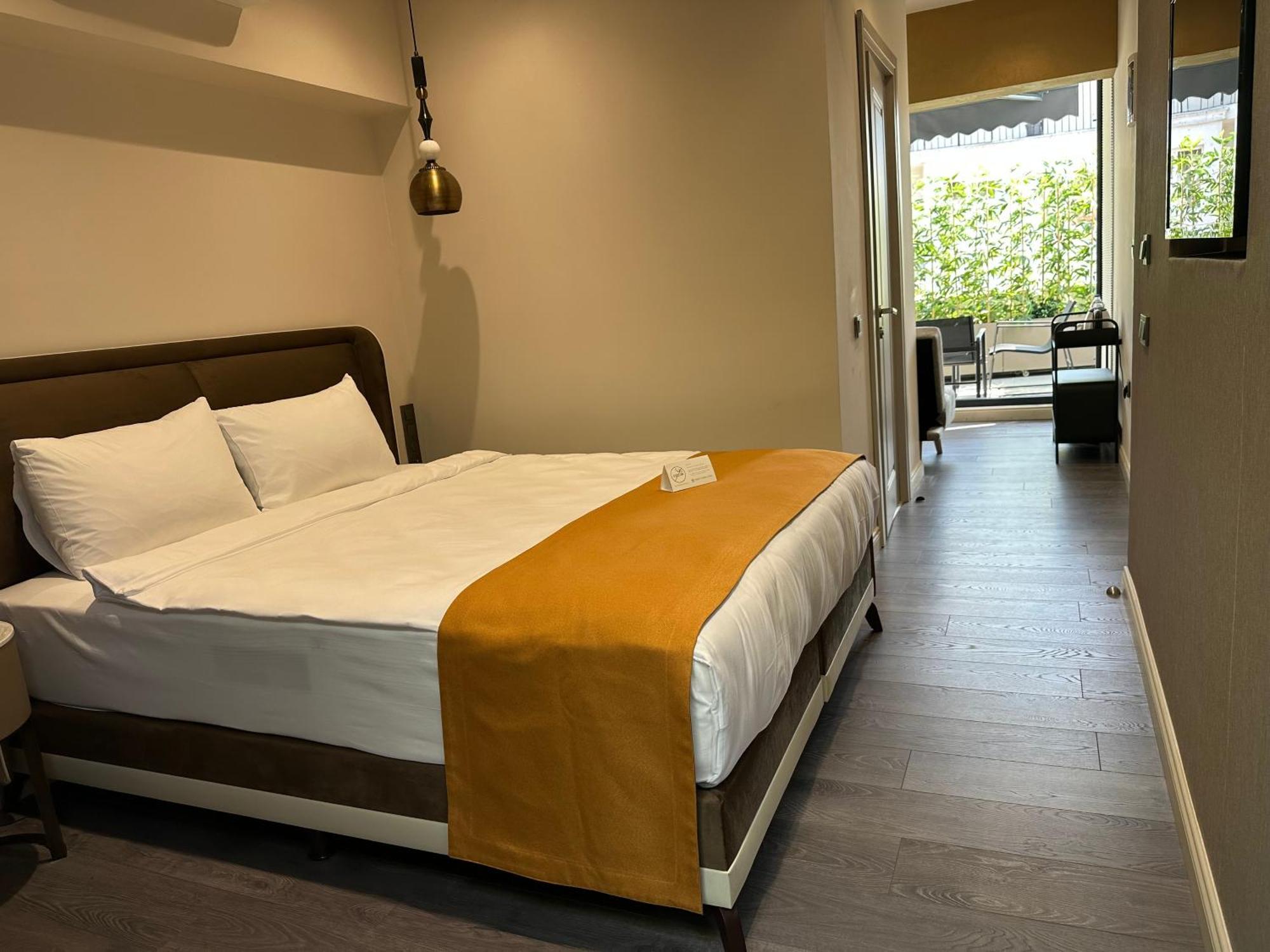 Smart And Simple Hotel Karakoy — Photos 1